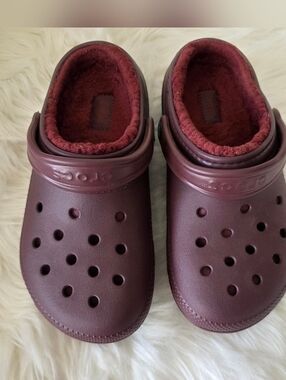 CROCS Maroon Fleece-Lined Clog Shoes Size M5/W7